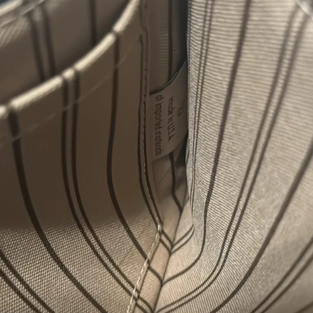 Louis Vuitton Neverfull GM POUCH - Picture 6 of 8